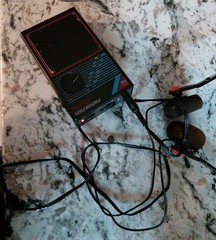 Vintage Retro Soundesign Mini Small Portable AM/FM Radio & Hanging Clip 2020BLK