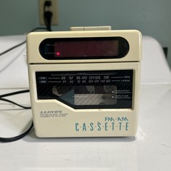 Vintage Lloyds CR201 AM/FM Clock Radio Cassette Player Cube *WORKS*