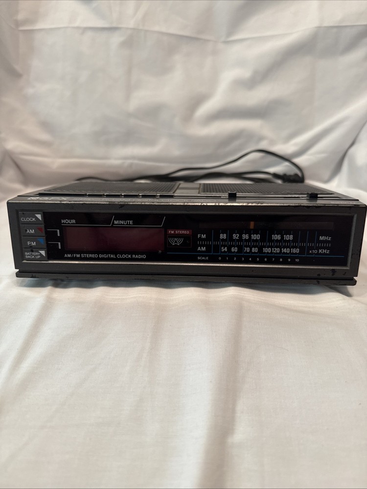 GPX Vintage AM/FM Digital Alarm Clock Radio Model DS584 left speaker not working
