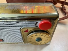 MOTOROLA Transistor Radio, Leather Case with Strap Working Condition
