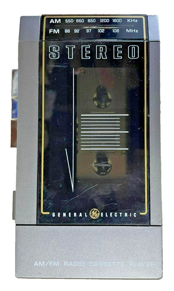 Vintage GE General Electric AM/FM Radio Cassette Player, FOR PARTS OR REPAIR