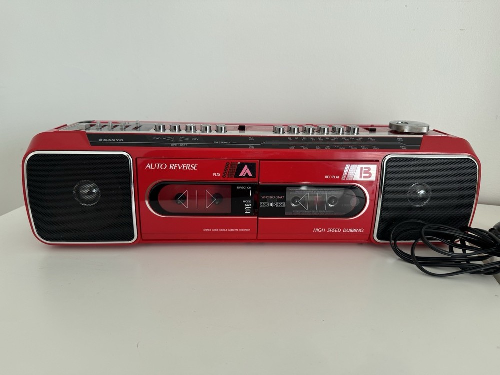 VINTAGE SANYO M W737K RED RADIO BOOMBOX DUAL CASSETTE RECORDER AM/FM *Read***
