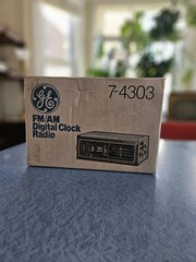 NEW NOS General Electric GE 7-4303 FM/AM Digital Flip Clock Radio 1980 Unopened