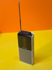 Vintage Portable radio Philips AE 1530/00 / Video