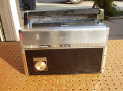 VINTAGE ZENITH ROYAL 3000 ALL TRANSISTOR TRANS-OCEANIC PORTABLE RADIO DECENT