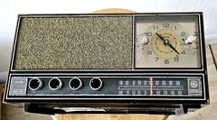 Vintage General Electric Clock Radio Dual Speaker Solid State WORKING CONDITION