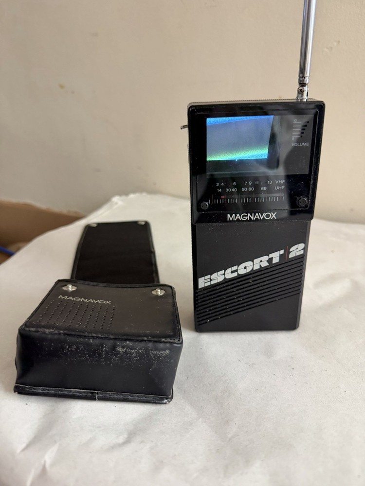 Vintage Magnavox Escort 2 Portable TV AM/FM Stereo Radio w/ Case