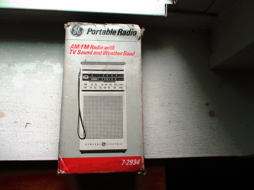 GE Portable Radio Model 7-2934 AM/FM/TV Sound/Weather Works!! Take A LOooOk..