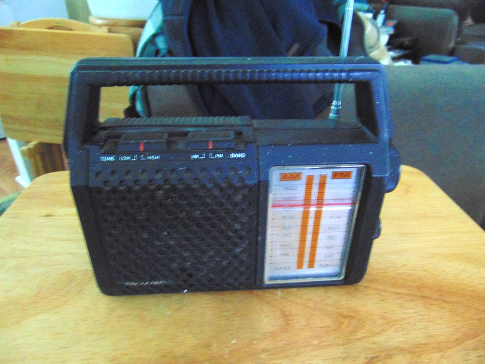 Vintage Radio Shack Realistic AM/FM Radio Model # 12-711