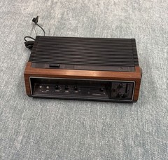 Vintage General Electric GE Model 7-4670F AM/FM Clock Radio Woodgrain