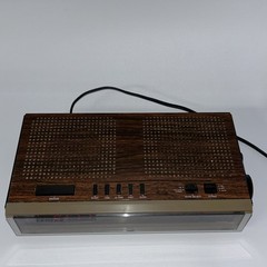 Vintage Lloyds J258 Digital Alarm Clock AM/FM Radio Brown Black – Tested READ