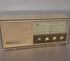 Vintage MC Panasonic RE-746- 2 Band System AM/FM/AFC FM Solid State Radio
