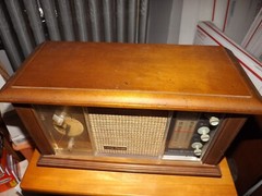 VINTAGE GENERAL ELECTRIC LONG RANGE CLOCK RADIO C540-C
