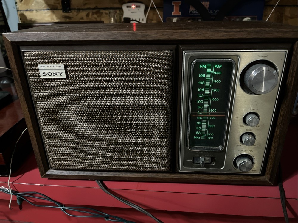Sony Fidelity sound Tabletop Am/Fm Stereo Model # ICF-9650W Nice Shape