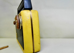 Motorola Yellow Portable Radio With Rotating Handle Antenna Model 5p32Y