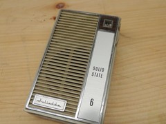 ESTATE VINTAGE JULIETTE Solid State PORTABLE POCKET RADIO AM WORKS GREAT