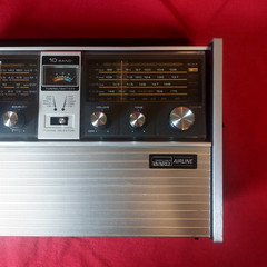 Vintage 1970s Montgomery Ward Airline 10 Band Portable Radio, GEN 1494A Works