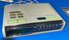 Vintage 1980s Magnavox Nightline AM/FM Dual Alarm lock Radio AJ-3280/17