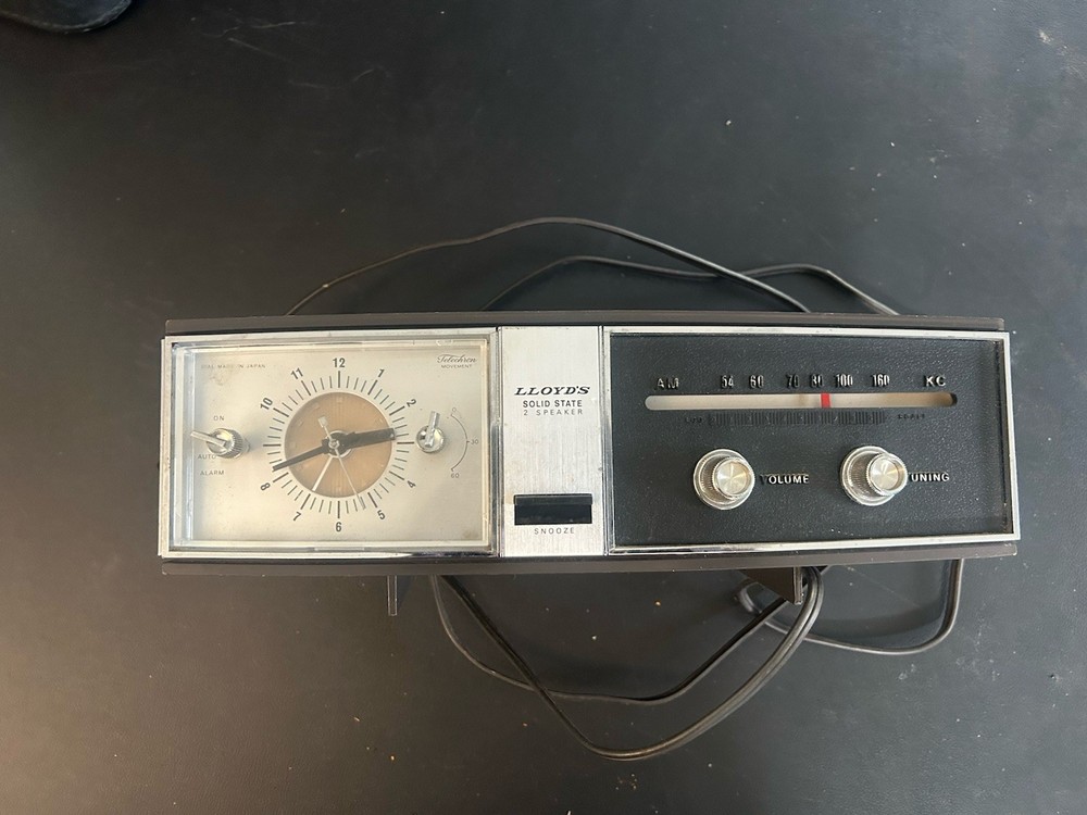 Vintage LLOYD&rsquo;S Solid State 2 Speaker Clock Radio Model 9J45G-108a Tested Works!