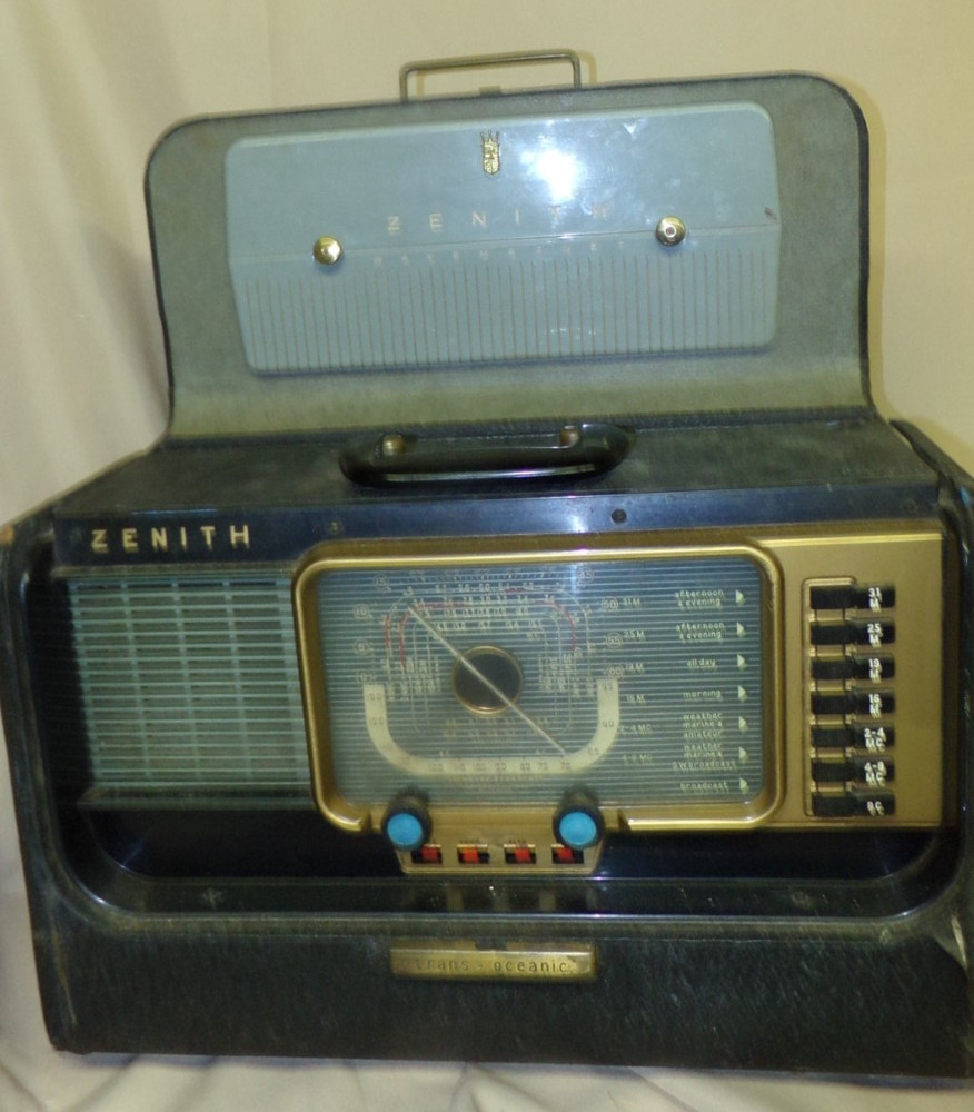 Vintage Zenith Trans-Oceanic Wave Magnet Radio -Rare Blue Knobs