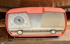 RARE 1950s Philips Time-Mark Clock Radio Atomic Red/Pink B2C11U WORKS MCM Cord