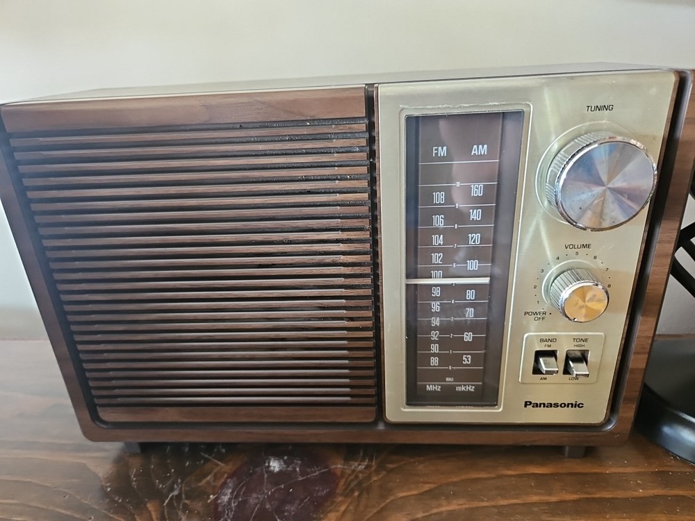 VINTAGE PANASONIC RE-6280 AM/FM RADIO WORKS WOODGRAIN TABLETOP TESTED