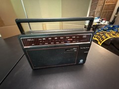 Vintage General Electric GE Two-Way Power AM/FM Portable Radio Model 7-2660D