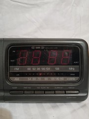 Vintage 1990&rsquo;s Soundesign 3845MCL AM/FM Clock Radio Cassette Player Snooze Sleep