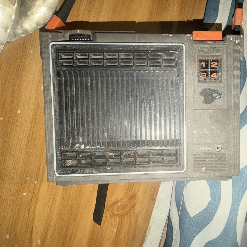 RadioShack Realistic 12-1642 Portable Radio w/ Keypad, Headphone Jack