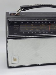 Vintage GE General Electric P1985A AM/FM Shortwave Solid State Portable Radio