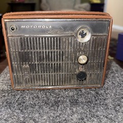 Vintage MOTOROLA X39N BATTERY OPERATED TRANSISTOR RADIO Working