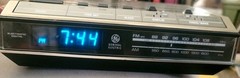 Vintage GE 7-4642B Digital Alarm Clock AM/FM Radio Teak Grain Finish Really Nice