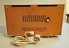 Vintage MCM Motorola AM Tabletop Radio w/ Alarm Clock Off White AC4BU, Works