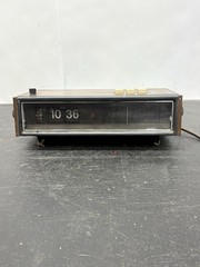 Vtg Lloyd&rsquo;s Solid State AM-FM Radio Alarm Clock Model IJ6IG-O7A Flip Dial Roll