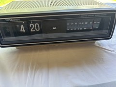 1976 Sound Design Model 3453C AM FM Flip Clock Radio Vintage TESTED