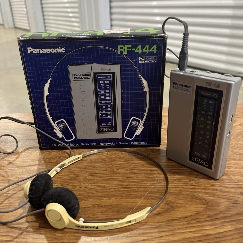 Vintage Panasonic RF-444 Portable AM/FM Radio Original Box Walkman w/headphones