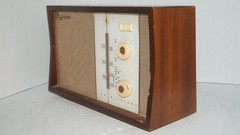 VINTAGE MAGNAVOX USA MODEL 300TR WOOD TABLE/DESKTOP TRANSISTOR RADIO – WORKS