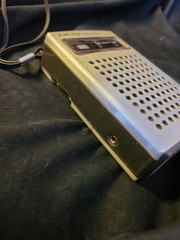Vintage Radio Shack Realistic AM/FM SOLID STATE Portable Radio