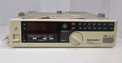 Vintage GE Spacemaker Under Cabinet Radio Clock 7-4230 w/ Light & Outlet –…