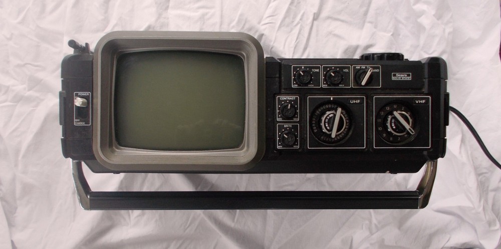Vintage Sears Go Anywhere Solid State #564 TV Radio UHF VHF AM FM TESTED WORKS