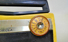 Motorola Yellow Portable Radio With Rotating Handle Antenna Model 5p32Y