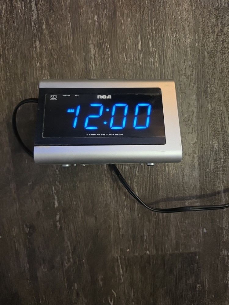 Vintage RCA 2 Band Clock Radio Silver And Black Tested Works