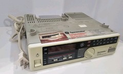 Vintage GE Spacemaker Under Cabinet Radio Clock 7-4230 w/ Light & Outlet –…