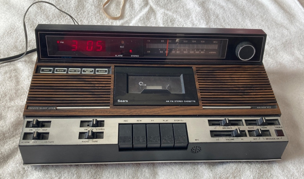 Sears 1979 Model 23400 AM/FM Cassette Clock Radio Rare Vintage fix or parts