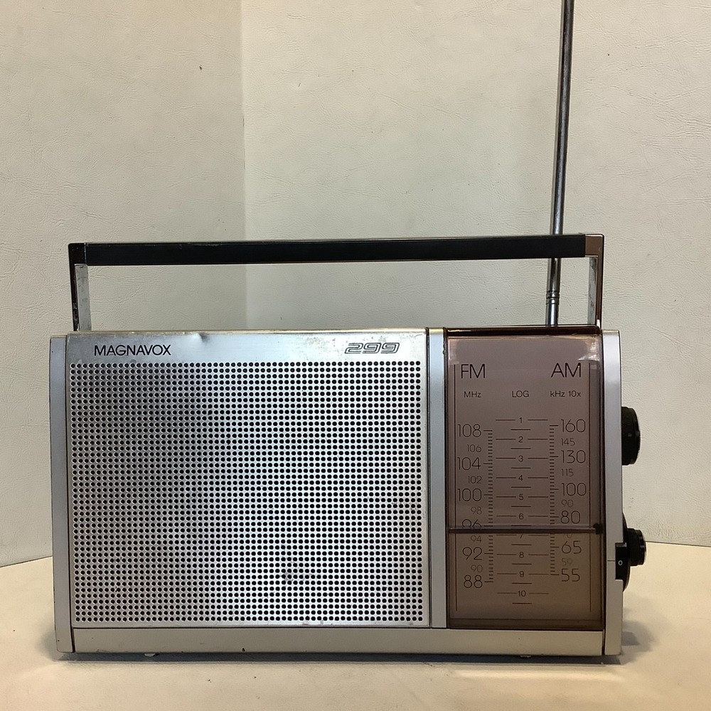 Vintage Magnavox 299 Portable Radio AM/FM Tested Works NO Power Cord