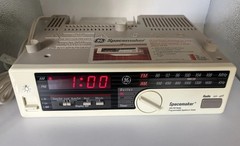 GE SPACEMAKER AM/FM Radio 7-4230A Under Cabinet Light With Mounting Parts WORKS