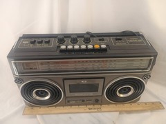 Vintage Retro Montgomery Ward Airline 3999A AM/FM Radio Cassette Player Boombox