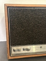 General Electric AM/FM Dual Speaker Radio – Wood Frame Made In Columbia Working