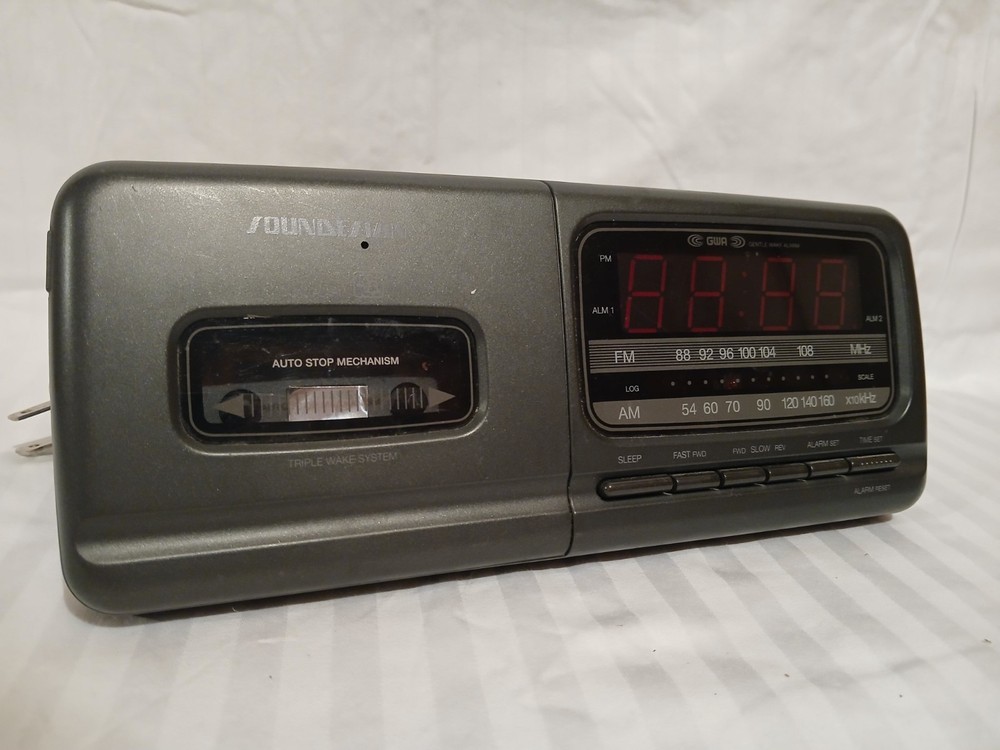 Vintage 1990&rsquo;s Soundesign 3845MCL AM/FM Clock Radio Cassette Player Snooze Sleep