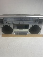 Toshiba RT-120S Vintage AM/FM Radio Cassette Boombox – Non-Working Cassette